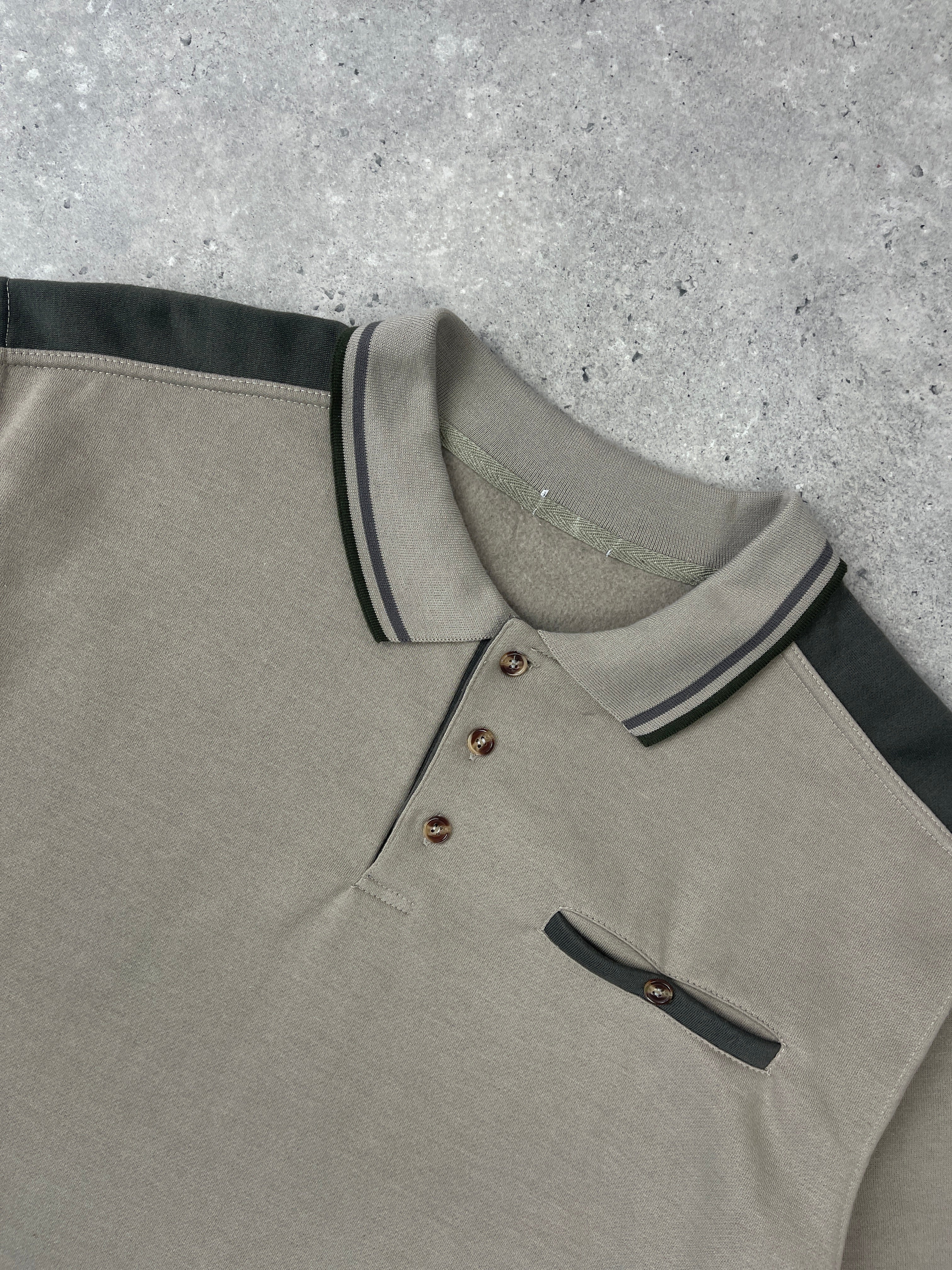 Beige Vintage Polo Sweatshirt in size M/L, casual shirt with classic polo branding and vintage style, displayed on a plain background.